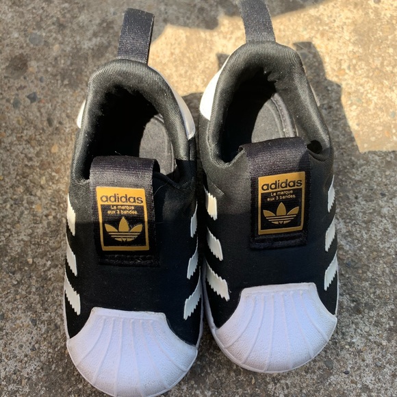 Toddler size 5 adidas.  High tops are size 6. - Picture 3 of 5